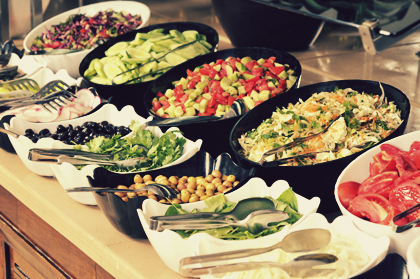 غذای بوفه در رستوران لوکس با میوه‌ها و سبزیجات رنگارنگ / Buffet Food In Luxury Restaurant With Colorful Fruits And Vegetables