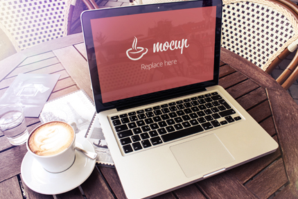 پیکرنمای مک‌بوک در تراس