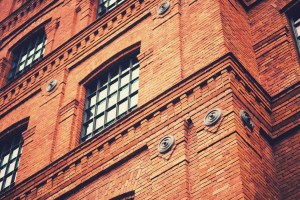 ساختمان آجری قدیمی / Old Brick Building