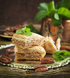 باقلوا با عسل و خشکبار / Baklava With Honey And Nuts